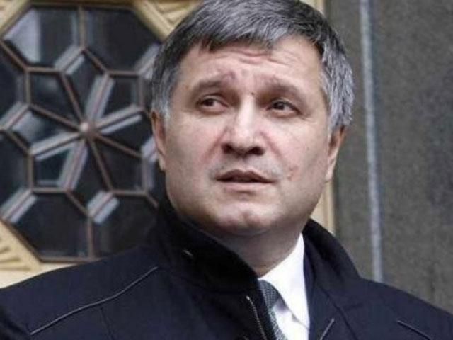 У Луганську затримали трьох осіб з автоматами, викраденими в СБУ,  — Аваков