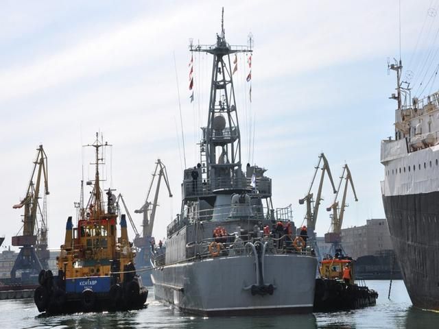 Корабель "Кіровоград" прибув із Криму до Одеси (Фото) Корабель "Кіровоград" прибув із Криму до Одеси (Фото)