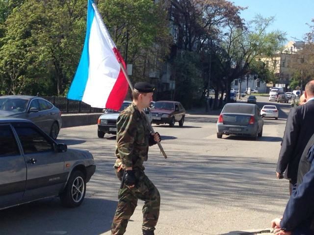 На будівлю Меджлісу напали невідомі: побили жінок і зняли український прапор