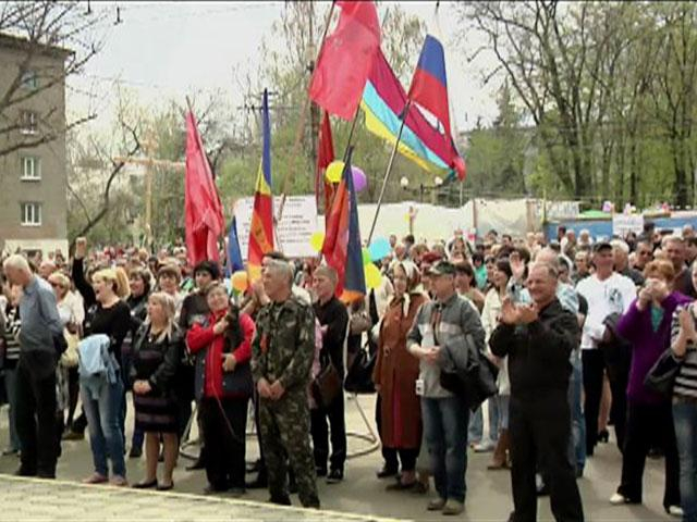 Пророссийские активисты вышли на митинги в Луганске и Харькове Пророссийские активисты вышли на митинги в Луганске и Харькове