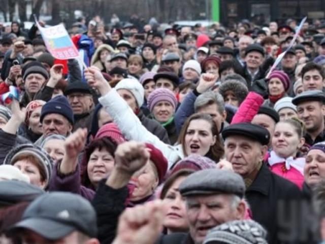 В Луганске сепаратисты избили журналиста В Луганске сепаратисты избили журналиста