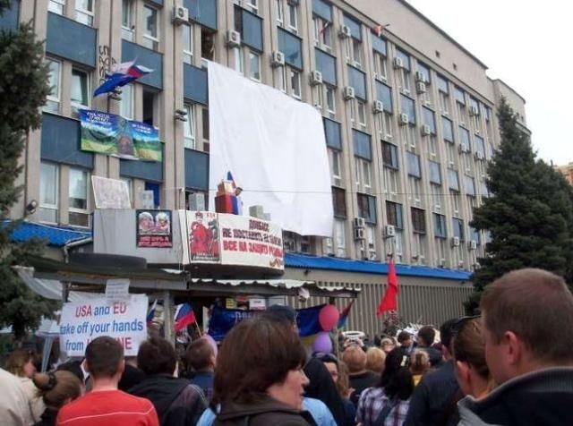 У Луганську сепаратисти побились на мітингу (Відео)