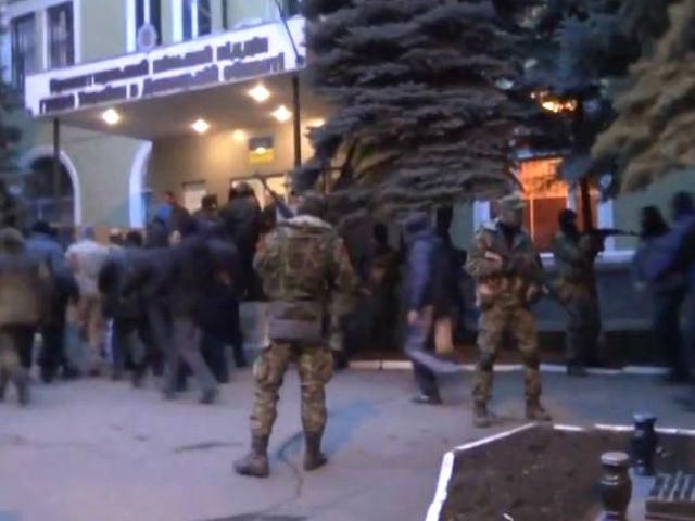 Коломойский уже выплатил 80 тыс. долларов за задержанных сепаратистов Коломойский уже выплатил 80 тыс. долларов за задержанных сепаратистов