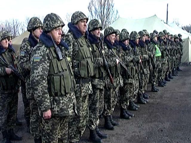 Мобилизованные солдаты будут получать такую ​​же зарплату, как и контрактники, - Яценюк