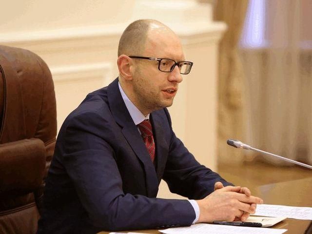 Яценюк вимагає від Росії вивести з Криму армію і припинити захоплення незалежної України