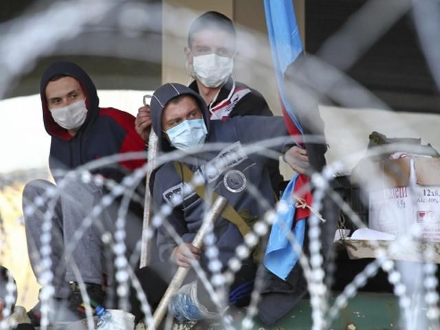 Сепаратисти обіцяють звільнити кілька поверхів Донецької ОДА Сепаратисти обіцяють звільнити кілька поверхів Донецької ОДА