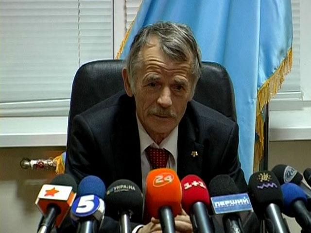 Російська міграційна служба заперечує заборону в’їзду у Крим Джемілєву Російська міграційна служба заперечує заборону в’їзду у Крим Джемілєву