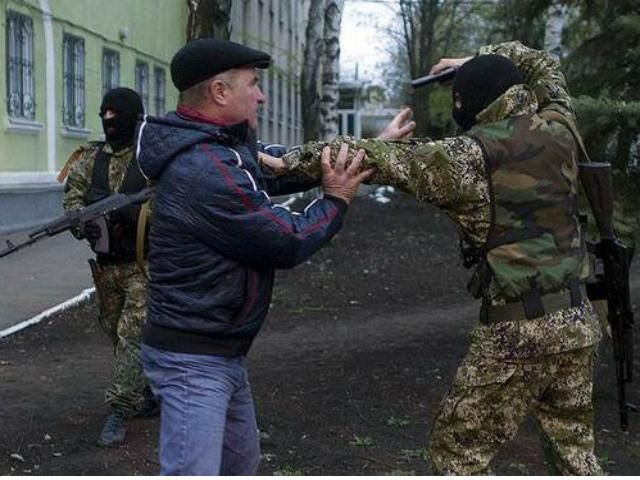 В Славянске за последние 10 дней - 12 человек с огнестрельными ранениями В Славянске за последние 10 дней - 12 человек с огнестрельными ранениями