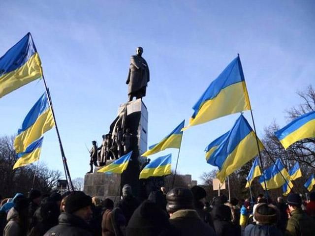 В Харькове 2 митинга возле горсовета: за федерализацию и "за единую Украину"
