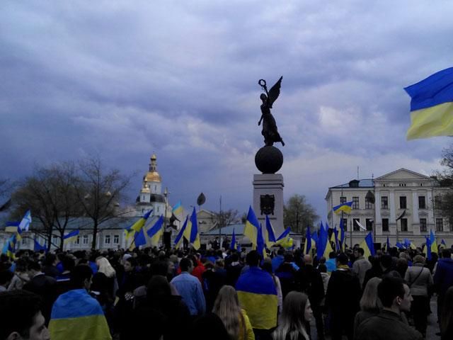 У Харкові кілька тисяч людей помолилися за єдність України (Фото)