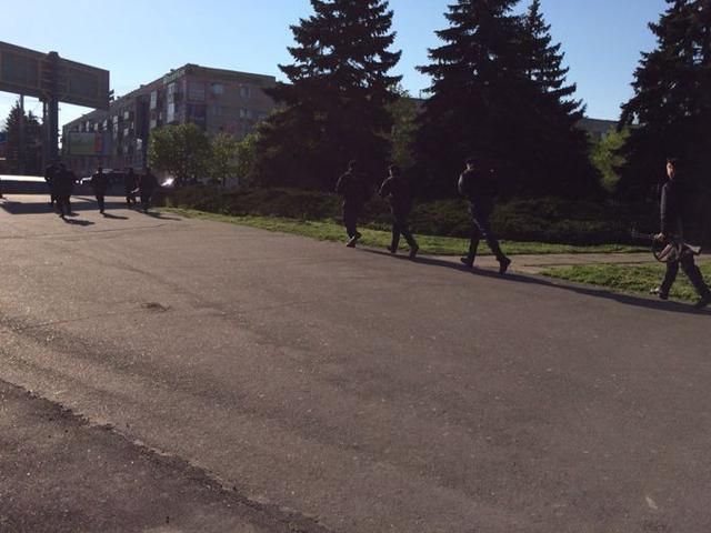 Здание Мариупольского горсовета освободили от сепаратистов, - СМИ Здание Мариупольского горсовета освободили от сепаратистов, - СМИ