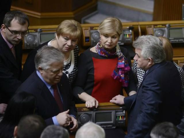 Регіонали та комуністи знову відмовилися голосувати в Раді Регіонали та комуністи знову відмовилися голосувати в Раді