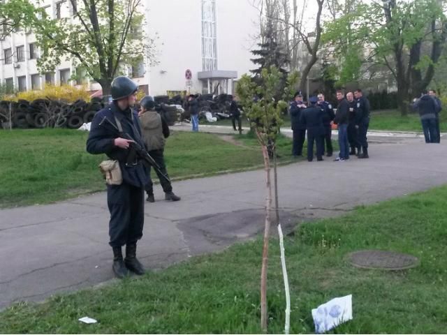 Во время штурма горсовета в Мариуполе пострадал журналист