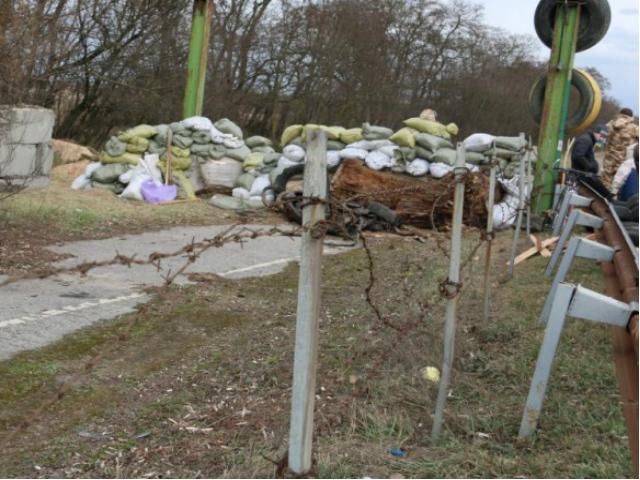 Під Кіровоградом зводять блок-пост Під Кіровоградом зводять блок-пост