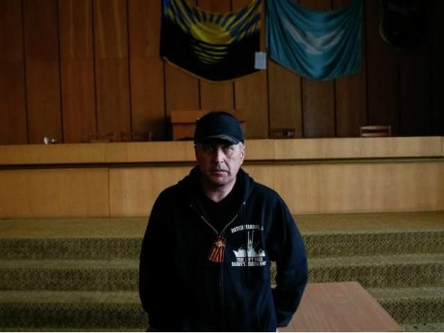 Самопровозглашенный мэр Славянска говорит, что сепаратисты имеют автоматы, пулеметы и гранаты