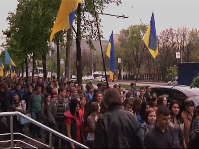 Запорожские студенты вышли на марш мира