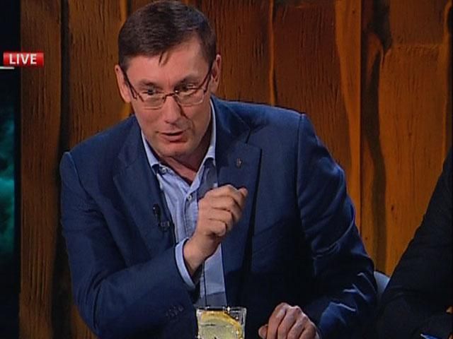 Люди с оружием должны получить ответ оружием, - Луценко Люди с оружием должны получить ответ оружием, - Луценко