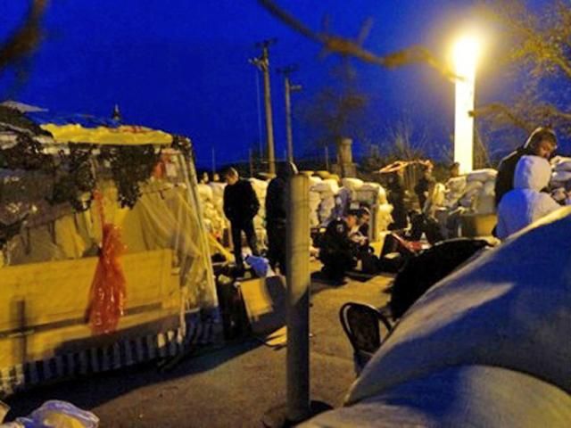 В Одеський блокпост кинули осколкову гранату, — очевидці (Фото. Відео) В Одеський блокпост кинули осколкову гранату, — очевидці (Фото. Відео)