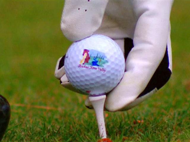 Як виробляють м'ячі для гольфу (Відео)