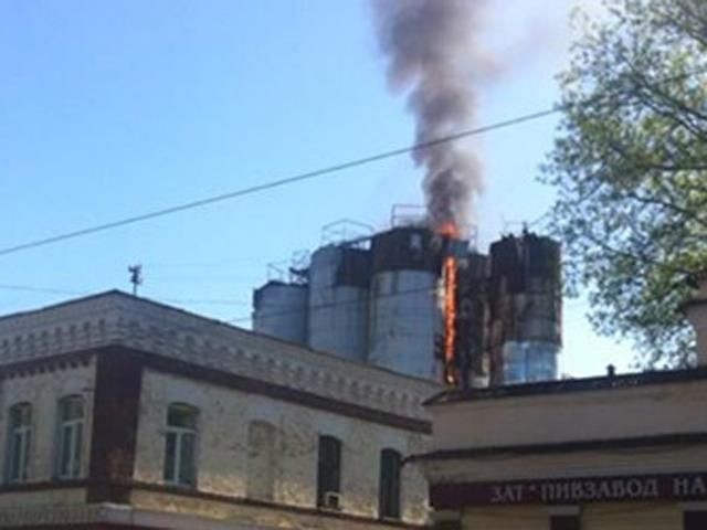 В Киеве горит пивзавод (Фото)