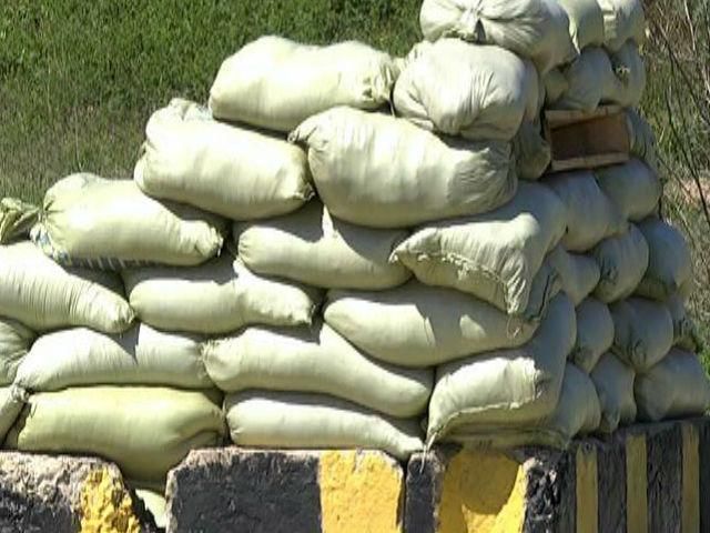 На Луганщині укріплюють кордон, прикордонникам видали автомати На Луганщині укріплюють кордон, прикордонникам видали автомати