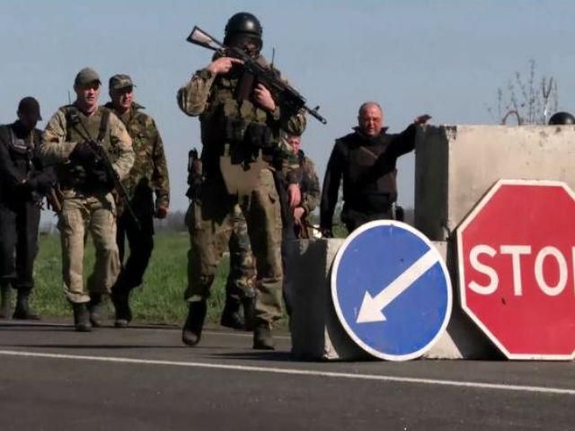 Украинские военные полностью окружили Славянск и перекрыли террористам пути отступления
