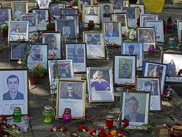 В Киеве помолились за Небесную Сотню (Фото) В Киеве помолились за Небесную Сотню (Фото)