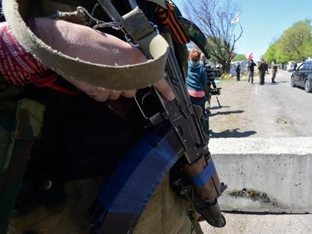 В Славянске деблокировали блокпост сепаратистов: захватили экстремиста В Славянске деблокировали блокпост сепаратистов: захватили экстремиста