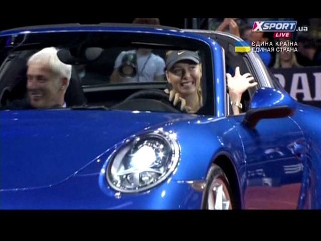 Шарапова в третий раз подряд выиграла спортивный автомобиль Porsche