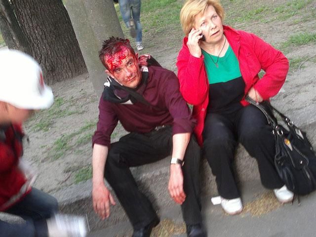 Ультраси в Харкові розбили авто з російським прапором (Фото) Ультраси в Харкові розбили авто з російським прапором (Фото)