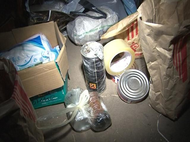 В Харькове задержали сепаратистов с "коктейлями", дубинками и взрывпакетами (Видео) В Харькове задержали сепаратистов с "коктейлями", дубинками и взрывпакетами (Видео)