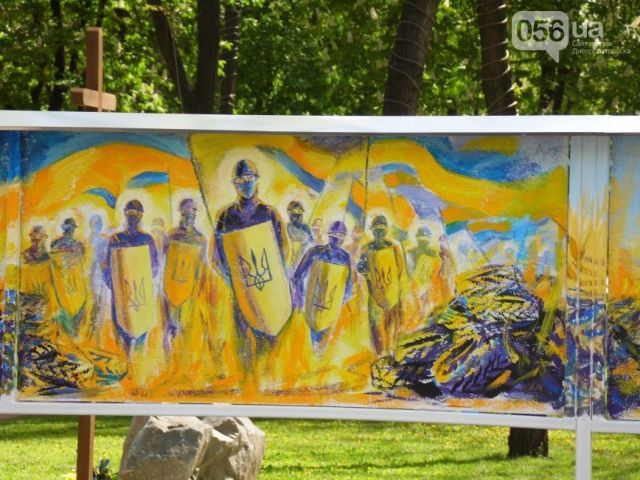 У Дніпропетровську з’явилася стела Героїв Небесної Сотні (Фото) У Дніпропетровську з’явилася стела Героїв Небесної Сотні (Фото)