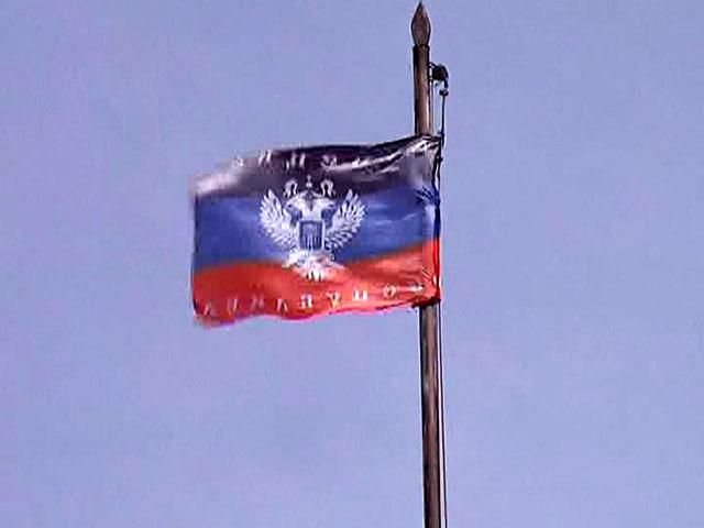 Над тремя админзданиями в Константиновке вывесили флаги "Донецкой республики"