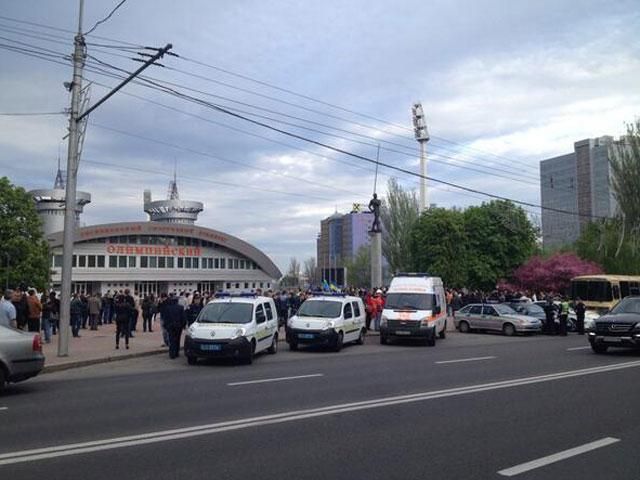 У Донецьку на Марш єдності напали проросійські активісти (Фото) У Донецьку на Марш єдності напали проросійські активісти (Фото)