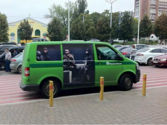 В Горловке неизвестные захватили 5 инкассаторских машин, - СМИ В Горловке неизвестные захватили 5 инкассаторских машин, - СМИ