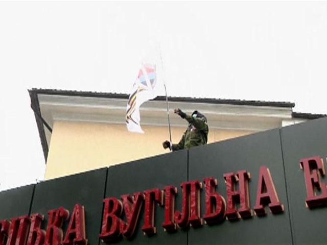 У Донецьку сепаратисти пікетували банк Коломойського У Донецьку сепаратисти пікетували банк Коломойського