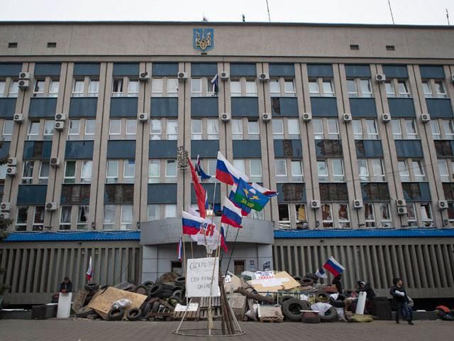 Сепаратисты выступили с заявлением: захватят как можно больше зданий и проведут референдум Сепаратисты выступили с заявлением: захватят как можно больше зданий и проведут референдум