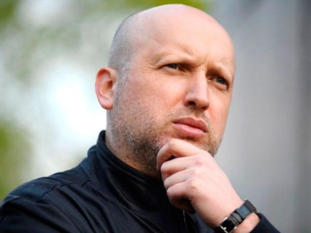 Турчинов требует освободить бездействующих силовиков из Луганска и Донецка Турчинов требует освободить бездействующих силовиков из Луганска и Донецка