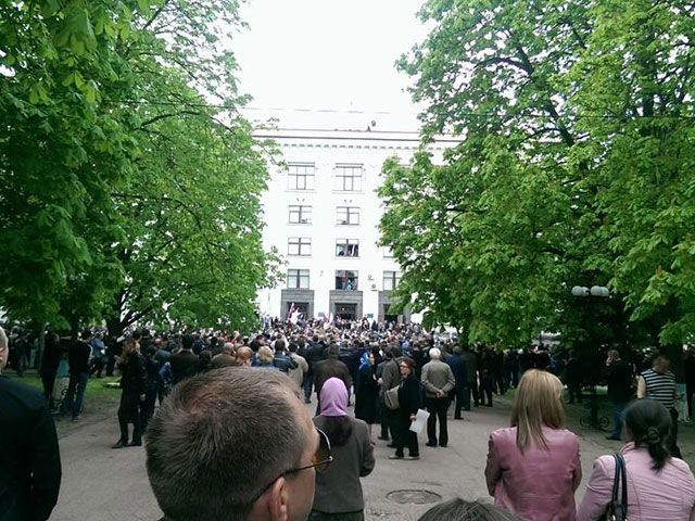 По факту захвата Луганской ОГА начато расследование По факту захвата Луганской ОГА начато расследование