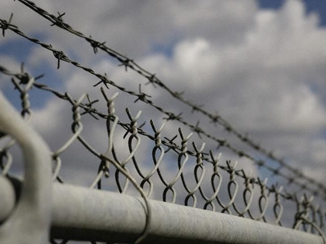 В одну з Луганських тюрем заїхали автомобілі зі зброєю, — ЗМІ