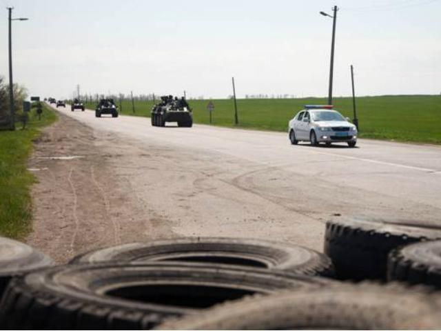 Біля Слов'янська розблокували 3 блокпости сепаратистів (Фото) Біля Слов'янська розблокували 3 блокпости сепаратистів (Фото)
