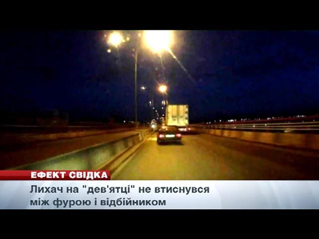 "Девятка" не втиснулась между фурой и отбойником, Renault не справился с управлением "Девятка" не втиснулась между фурой и отбойником, Renault не справился с управлением