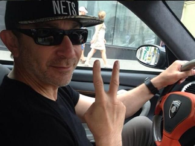 Кернес перенес операцию на позвоночнике Кернес перенес операцию на позвоночнике