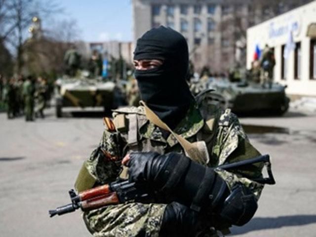 Четверо журналистов до сих пор в плену террористов Четверо журналистов до сих пор в плену террористов