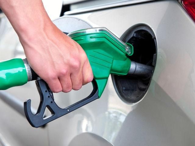 Чотирьох великих операторів АЗС підозрюють у ціновій змові Чотирьох великих операторів АЗС підозрюють у ціновій змові