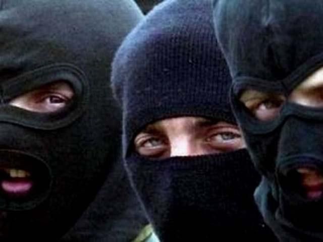 На Донеччині сепаратисти напали на пост ДАІ і відібрали зброю На Донеччині сепаратисти напали на пост ДАІ і відібрали зброю