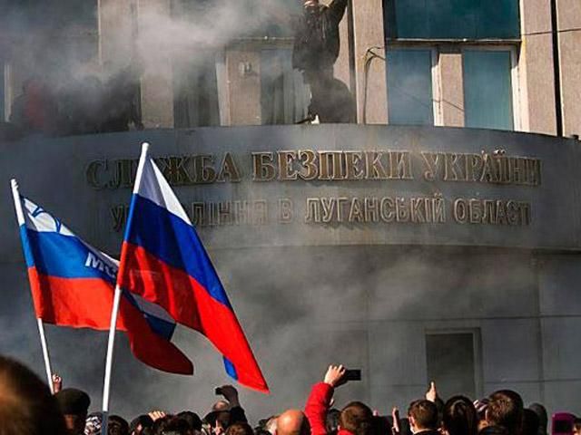 Сепаратисты похитили автомобили с луганского облсовета Сепаратисты похитили автомобили с луганского облсовета