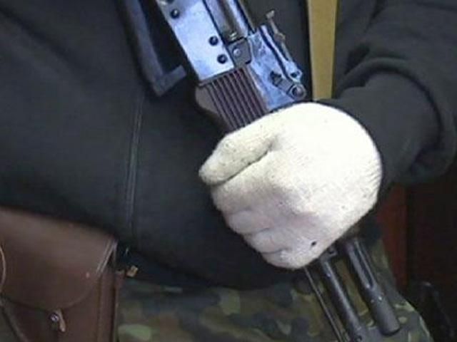 30 вооруженных людей обстреляли блокпост на Луганщине