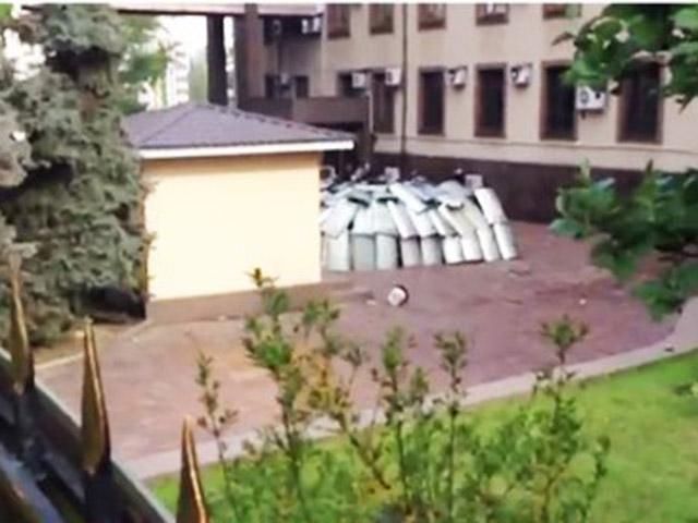 У Донецьку сепаратисти таки захопили прокуратуру (Фото, Відео)