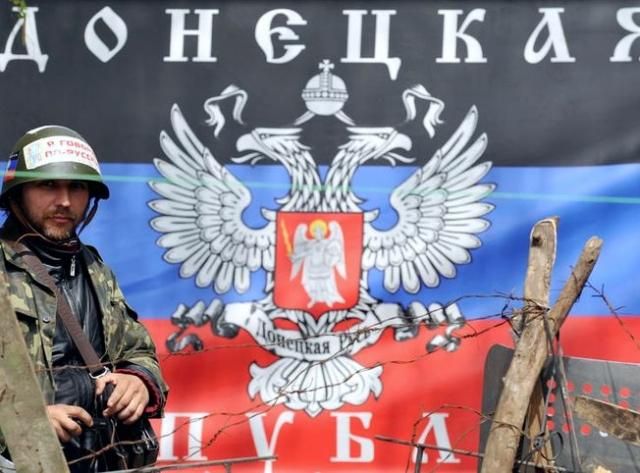 На Донбасі розслідують наругу над прапором України та блокування приміщень митниці